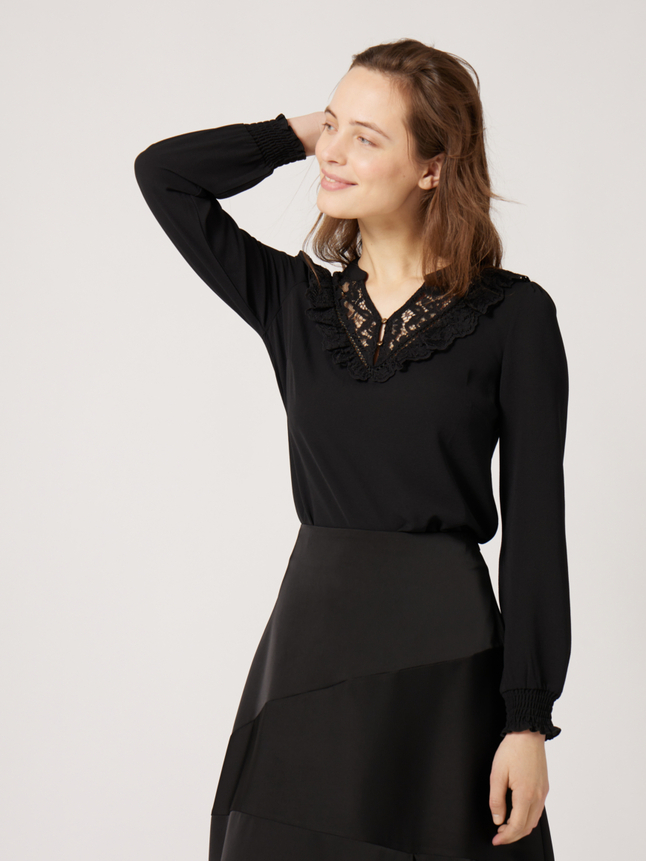Top col dentelle