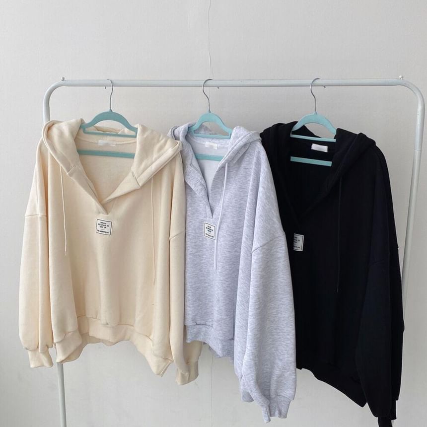 NENE - Hoodie met letters en applicaties