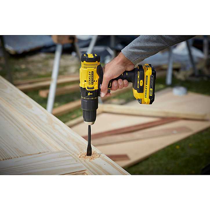 Perceuse visseuse sans fil à percussion Stanley Fatmax SFMCD711DSA 18V - 2x2Ah