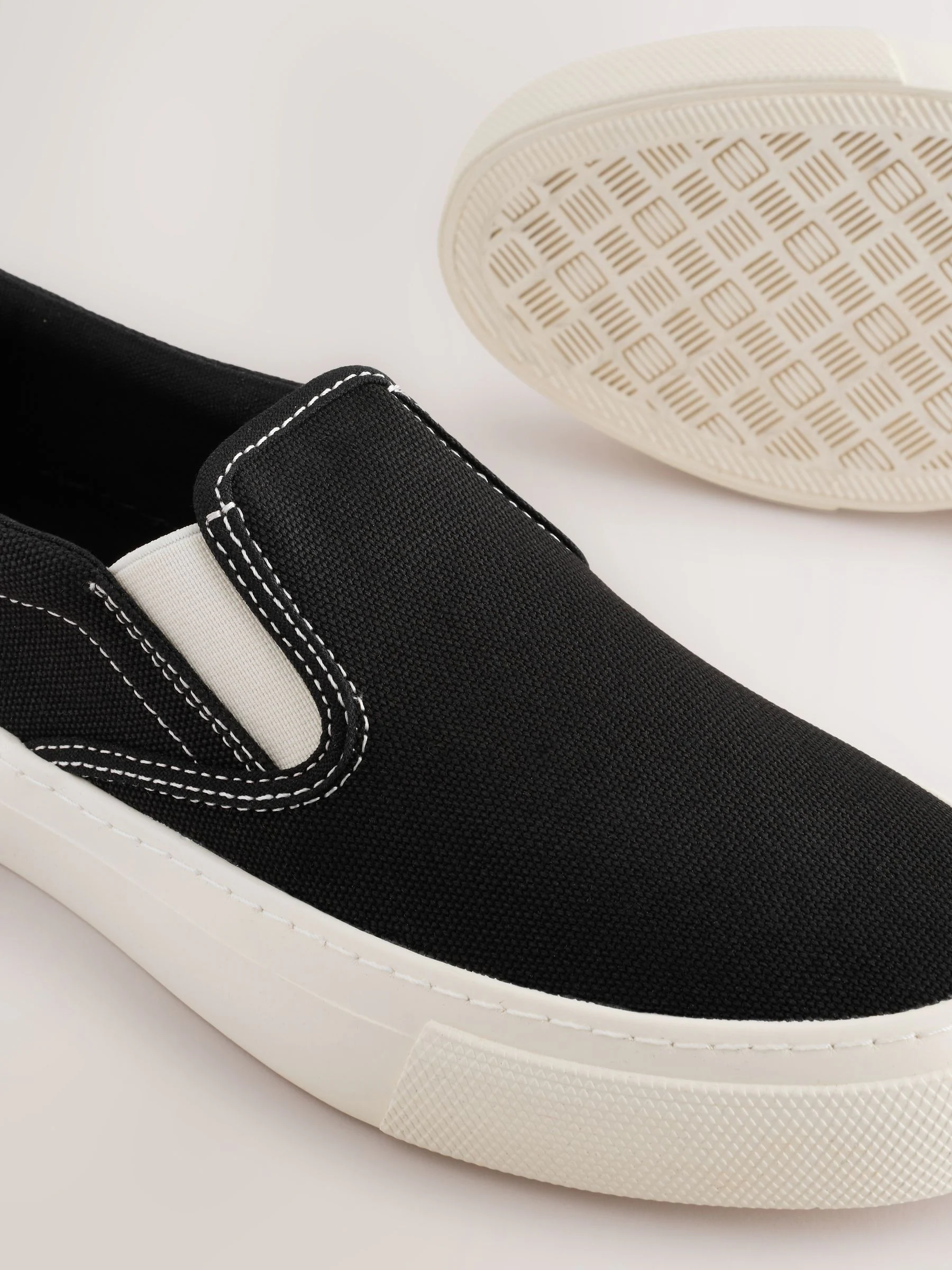 Zwart - Slip On Canvas Skater Trainers