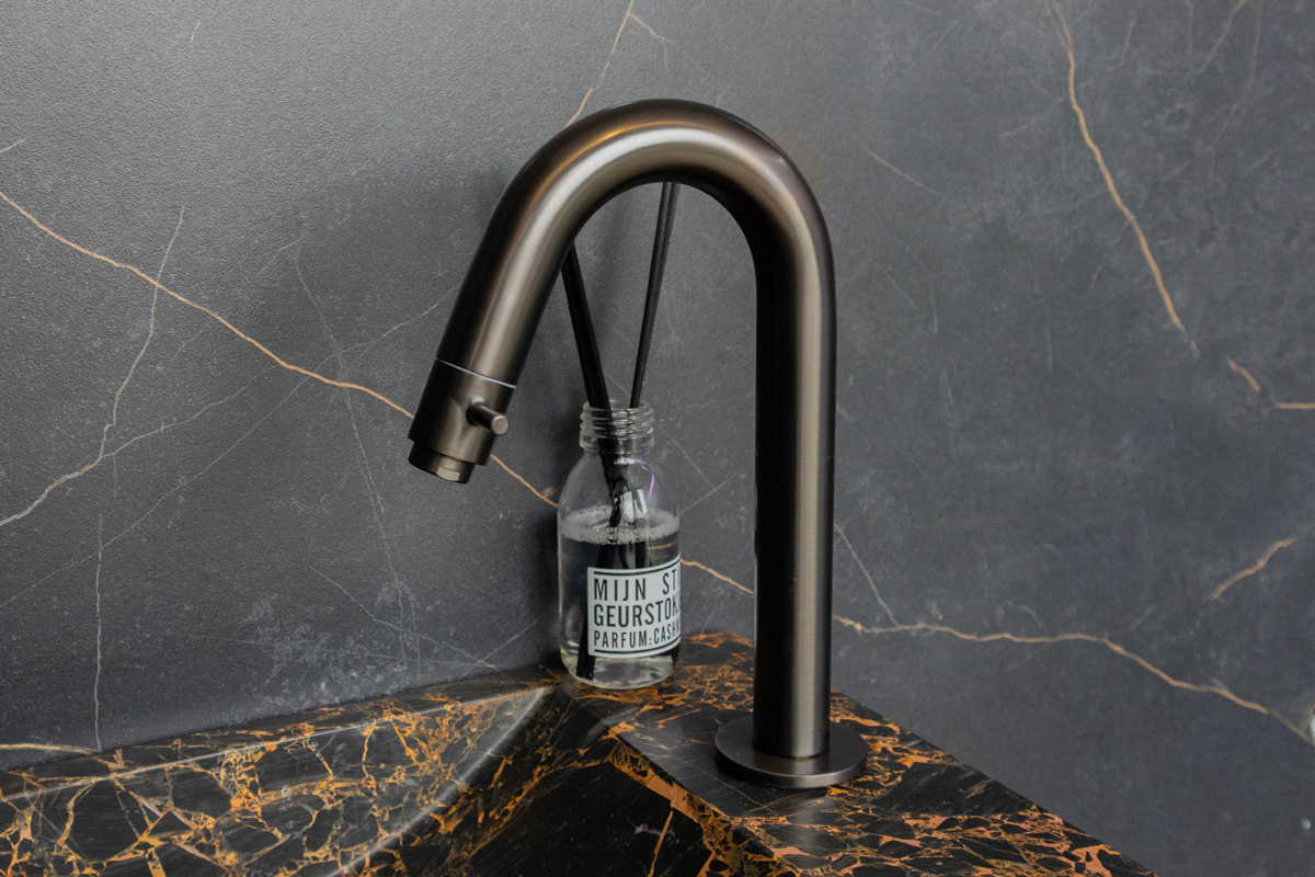 Saniclear Athens Portoro Gold fonteinset met gebogen kraan in gunmetal