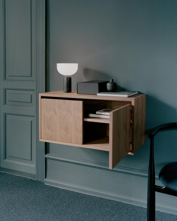 New Works New Works Low wandkast met deuren walnoot