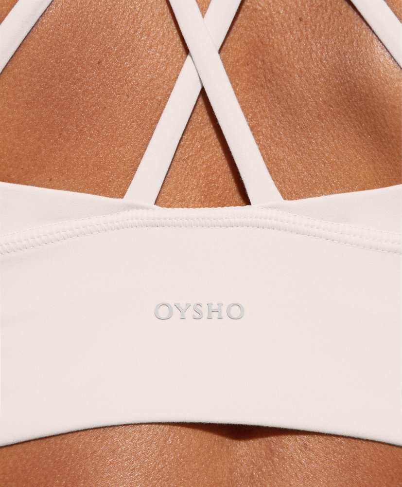 Sutiã esportivo com suporte médio para os seios.