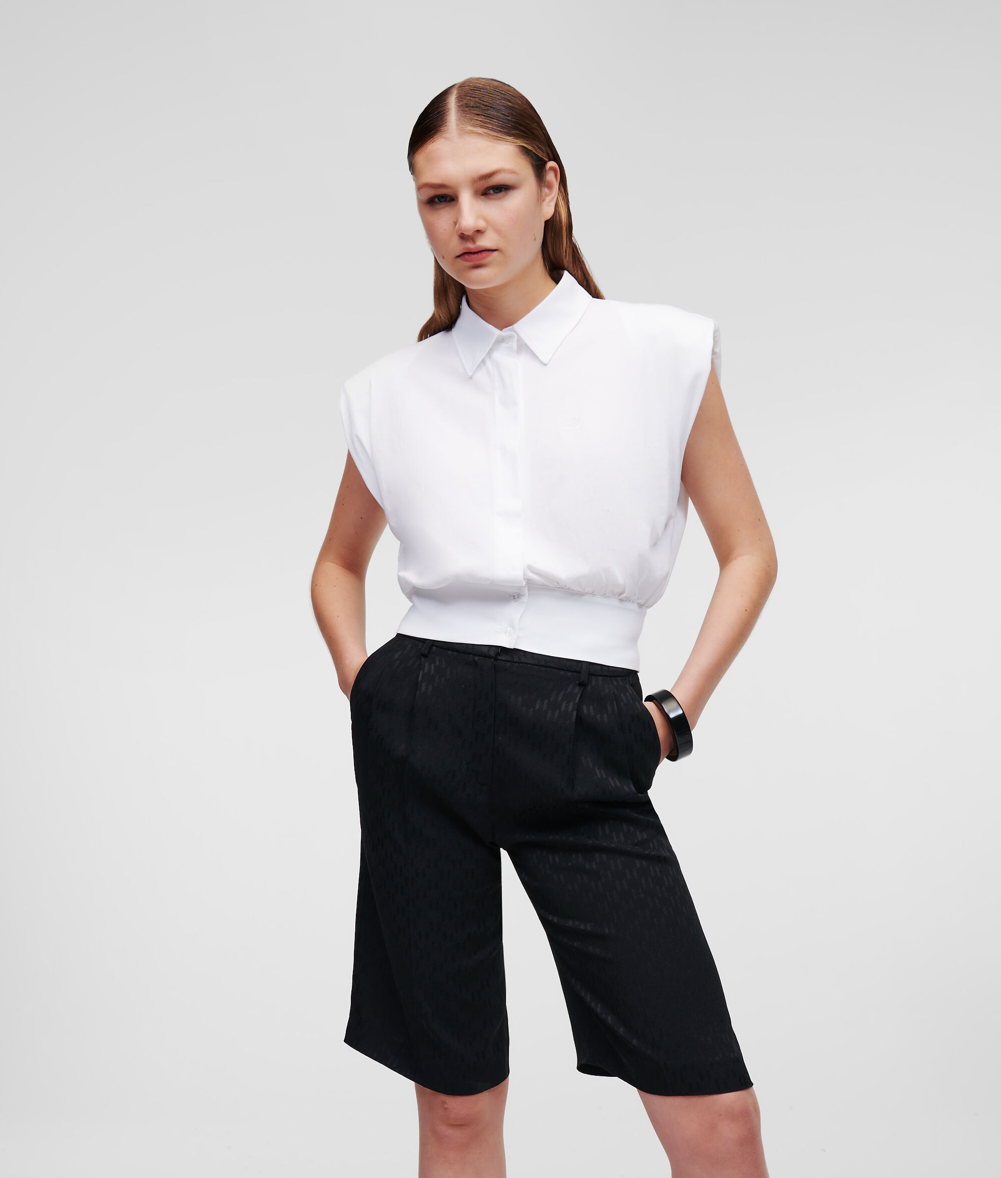 CHEMISE SANS MANCHES CROPPED AVEC ÉPAULETTES