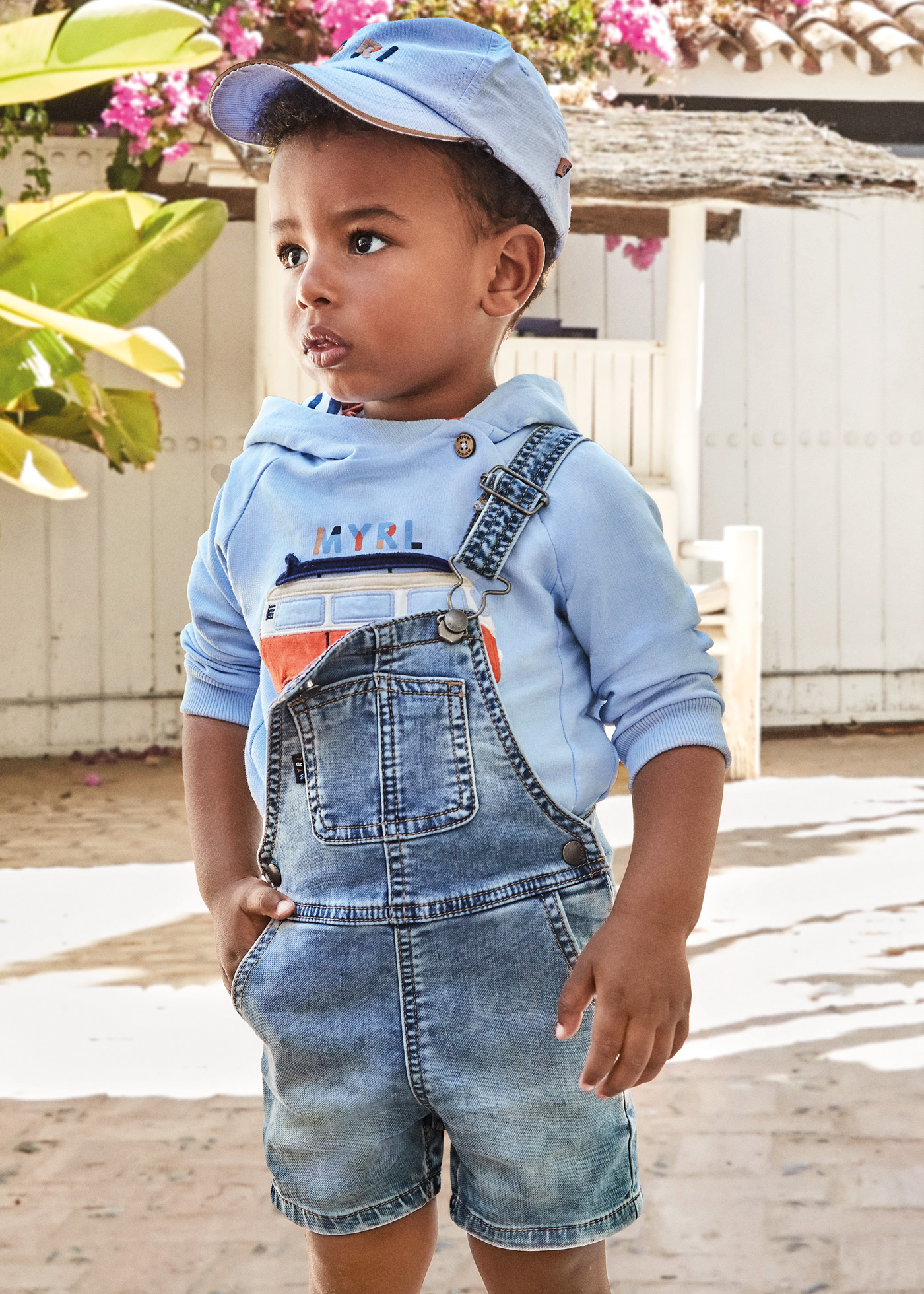 jardineiras de bebê em denim de algodão sustentável