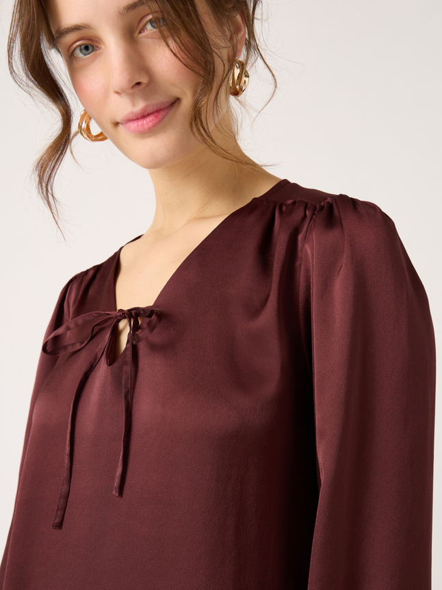 Robe courte nouée au col
