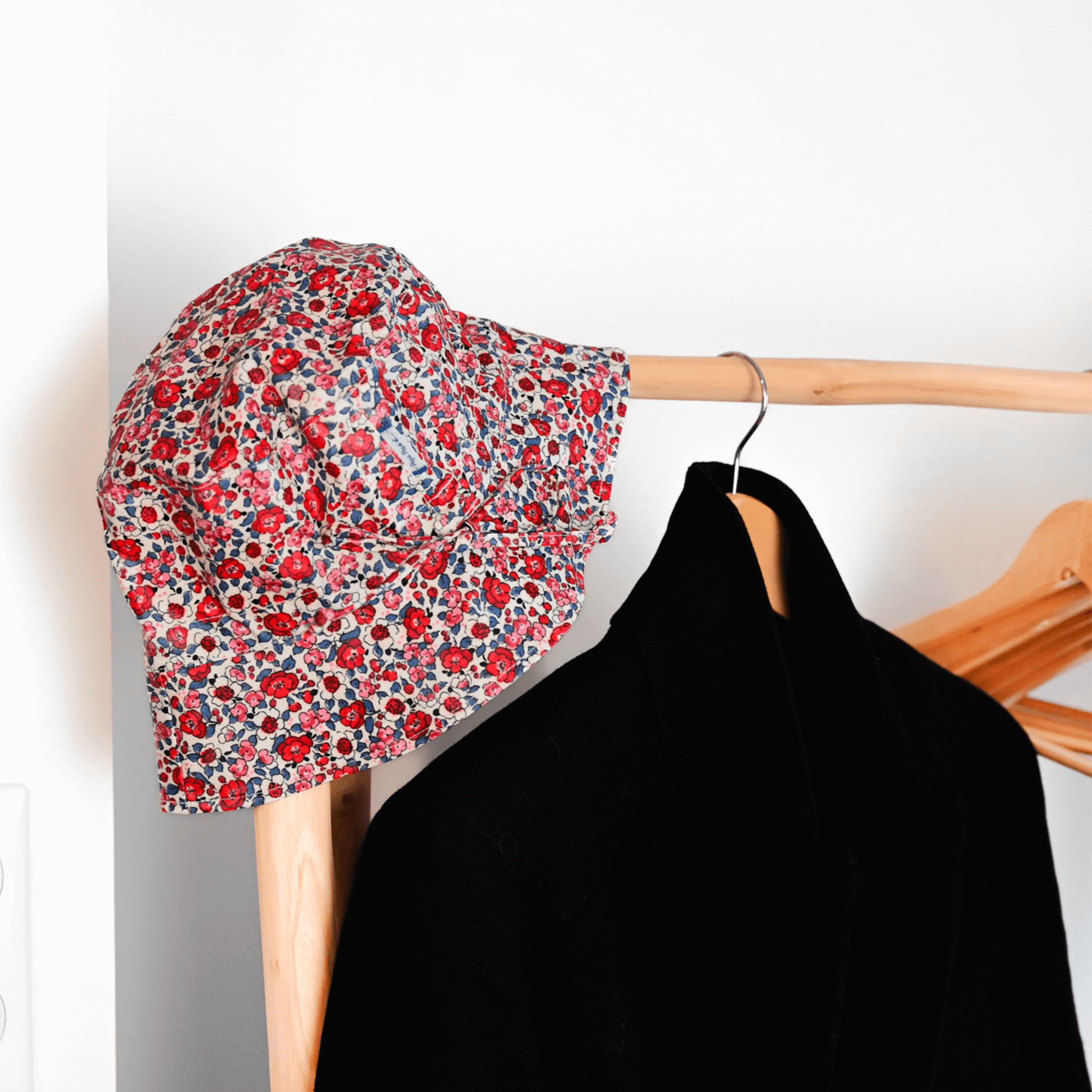 Chapeau Pluie Ajustable Femme T3 Rouge Corolle