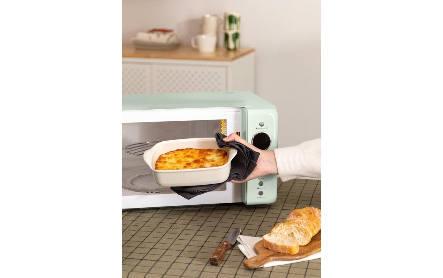 Mikrowelle Retro Grün<br>Retro-Mikrowelle mit Grill, Defrost und Autocook-Funktionen