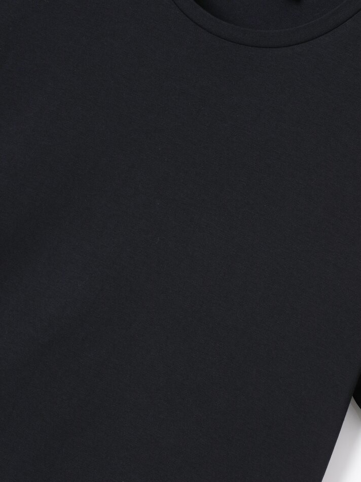 Camiseta básica slim fit - Preta