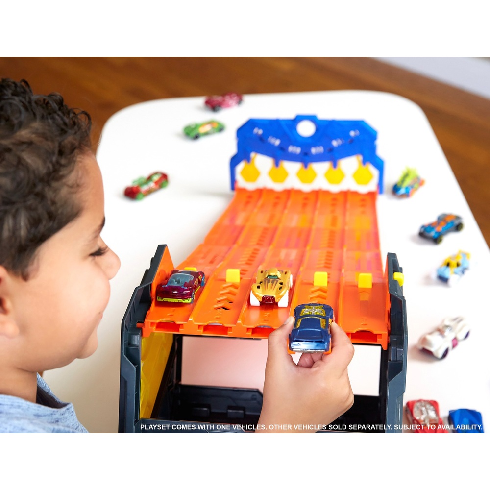 Hot Wheels Roll Out Rennstrecken-Set und Auto