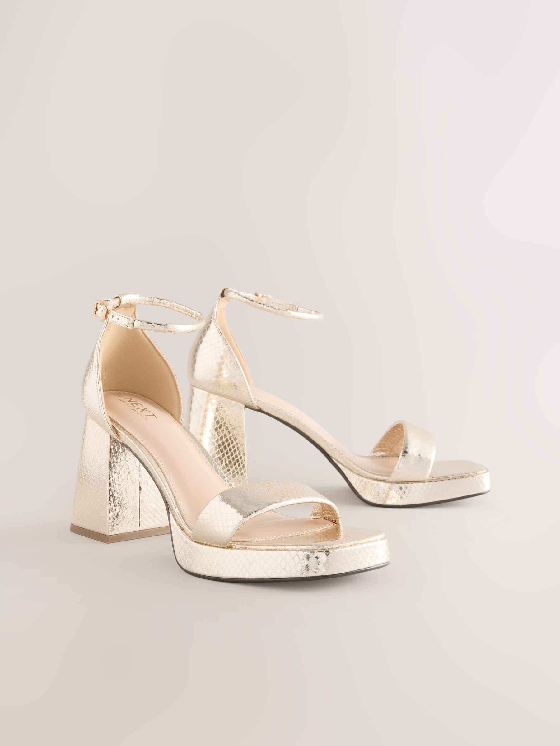 Goud - Vierkante neus platform schoenen met uitlopende hakken