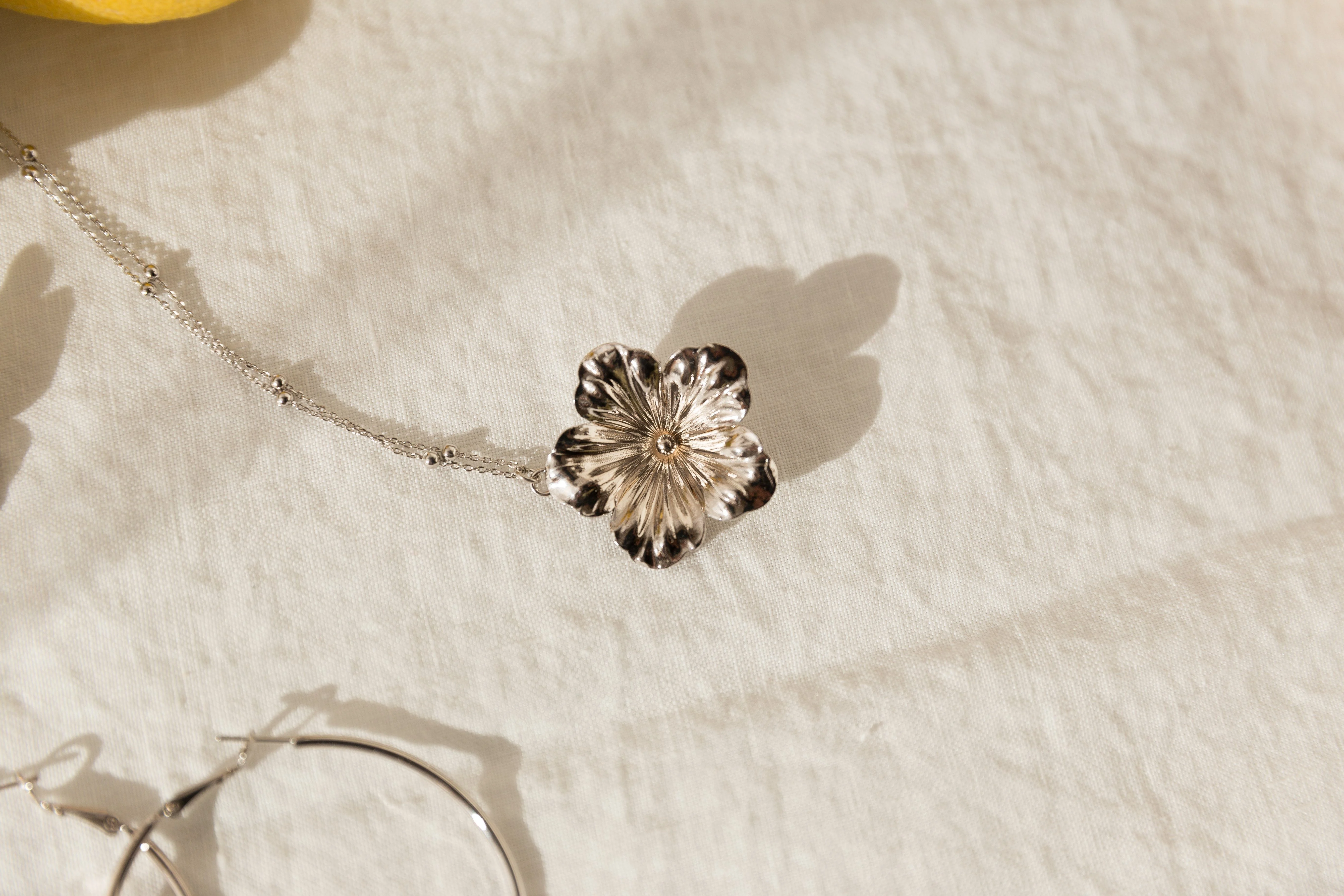 GAÏA - Sautoir fleur doré à l'or fin | Argent