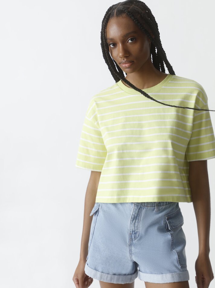 Camiseta cropped de manga curta - Amarelo claro