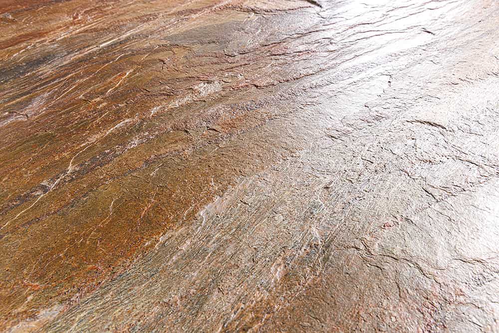 Massiver Esstisch MOUNTAIN SOUL 240cm rötlich grün schwarz oval Naturstein Eisen