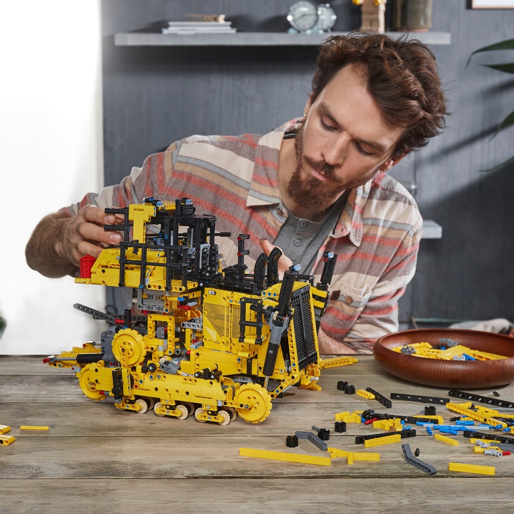 LEGO Technic 42131 App-gesteuertes CAT D11 Bulldozer RC Baufahrzeug-Set
