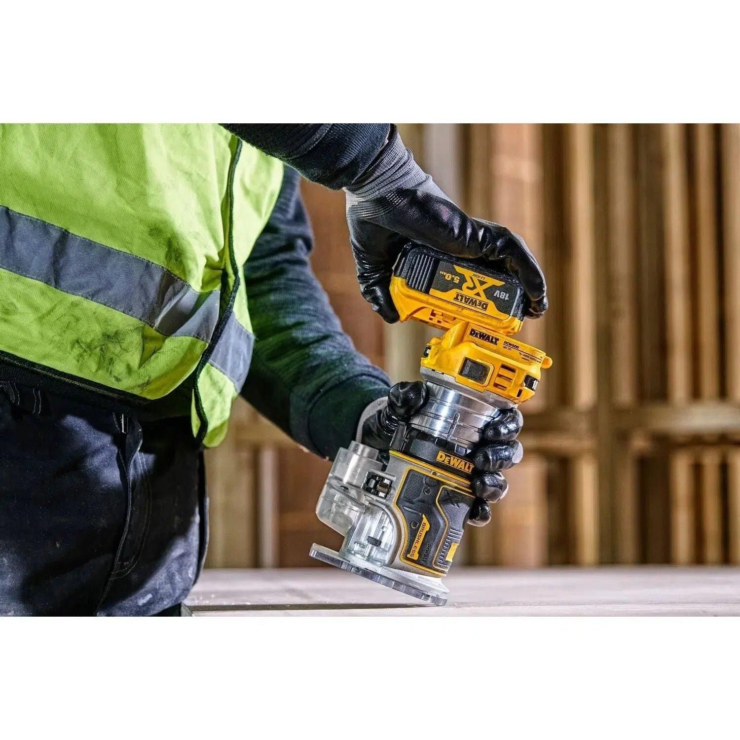 DeWALT DCW604P2 Accu boven- en kantenfrees 18V XR 5.0Ah in TSTAK