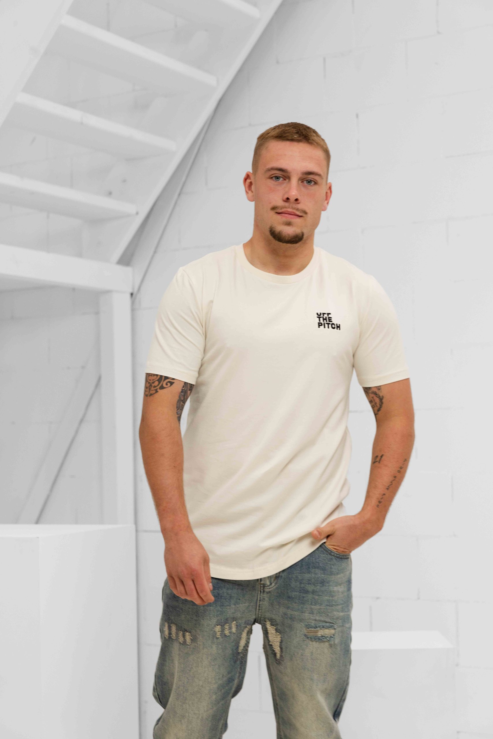 Off The Pitch Fullstop Slim Fit T-Shirt Heren Gebroken Wit/Oranje