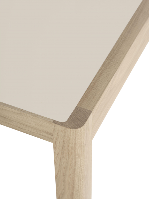 Muuto Workshop bureau 130x65 zwart linoleum