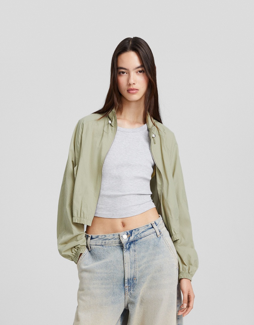 Jaqueta cropped texturizada em nylon ripstop