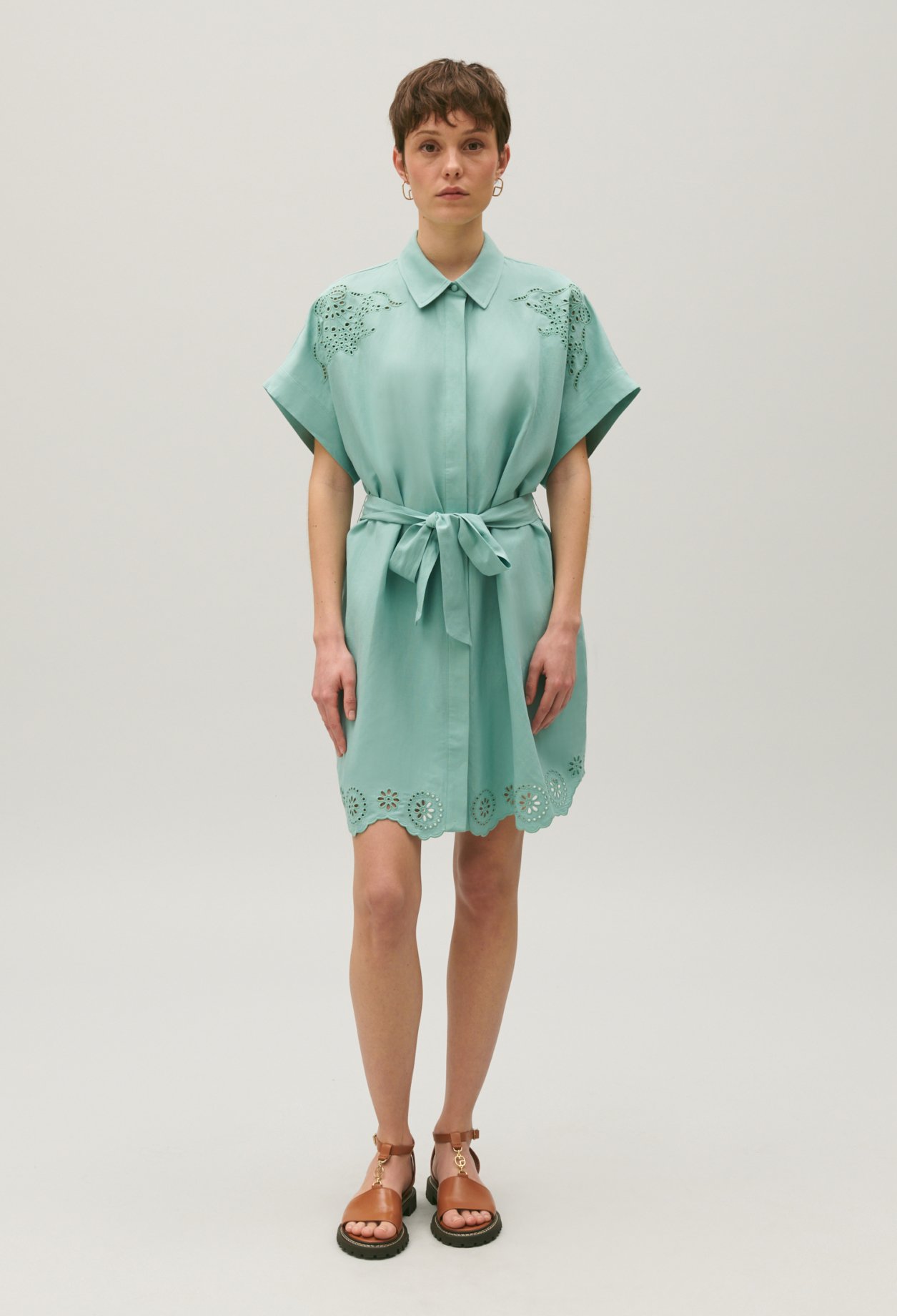 Robe chemise courte broderie anglaise