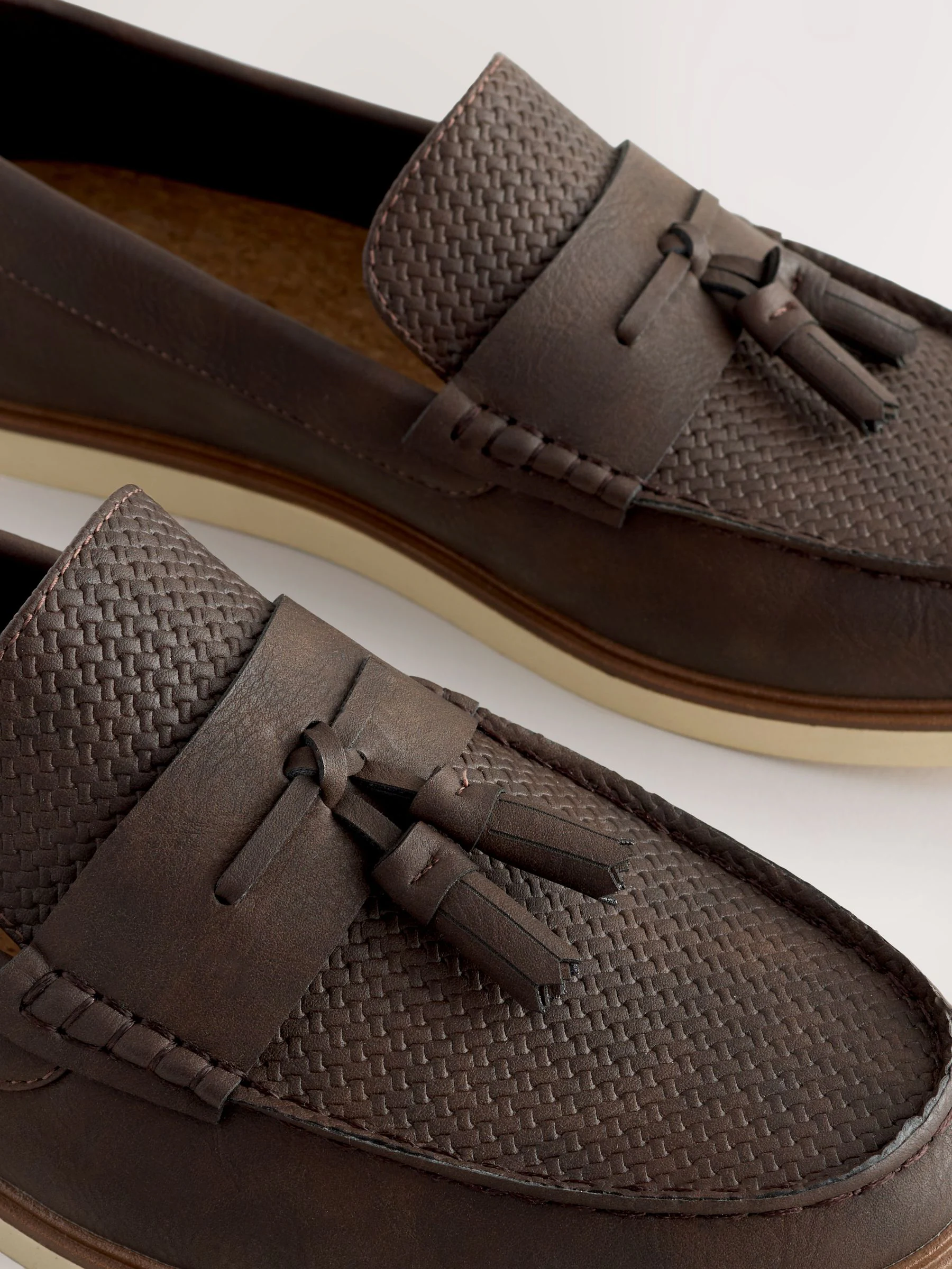 Bruin - Gebosseleerde loafers met kwastje