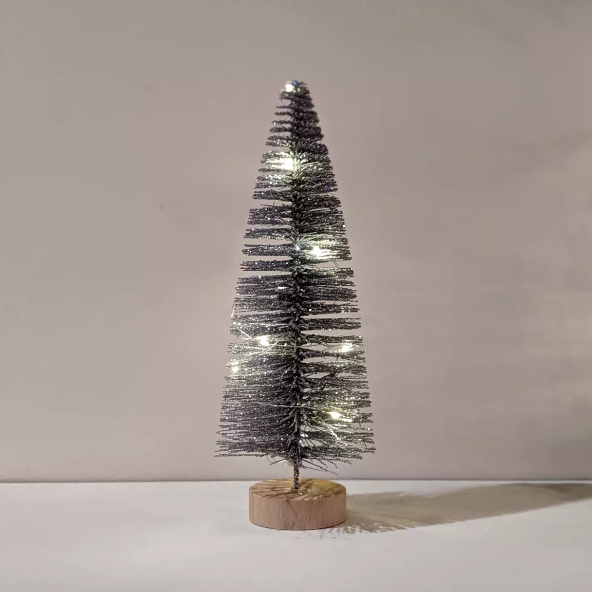 Sapin lumineux à piles (H30 cm) Féérie Argent
