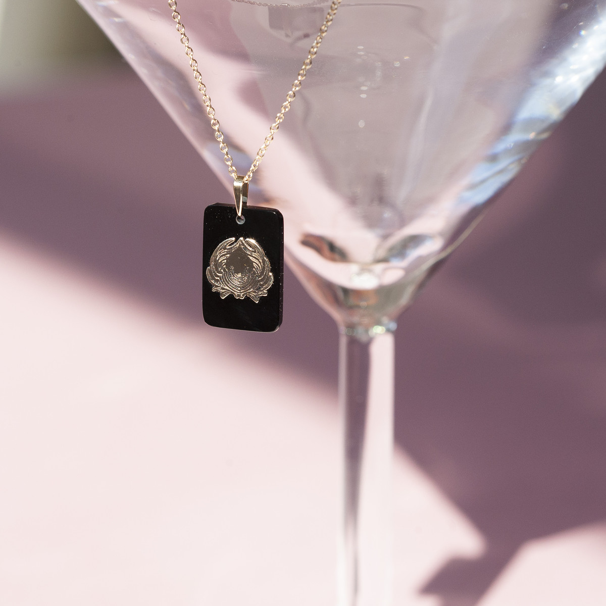 Pendentif MATY CANCER Or 375 jaune Onyx noir