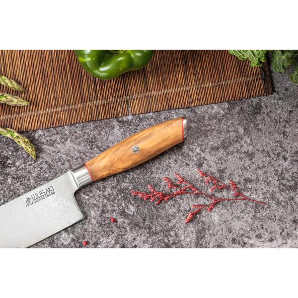 Couteau modèle nakiri Wusaki Fujiko 17cm manche en olivier Wusaki