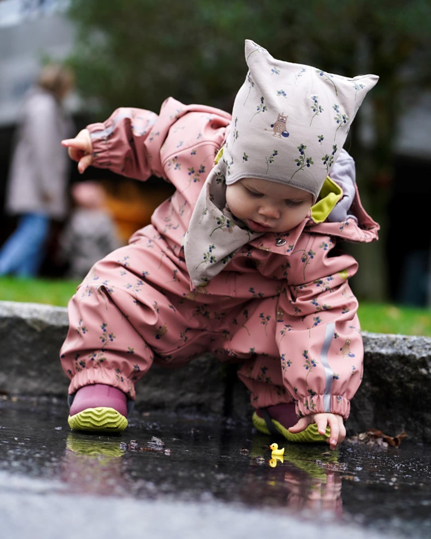 Kattnakken Babyregndress Dugg<br>En stor favoritt hos både barn, foreldre og barnehager!
