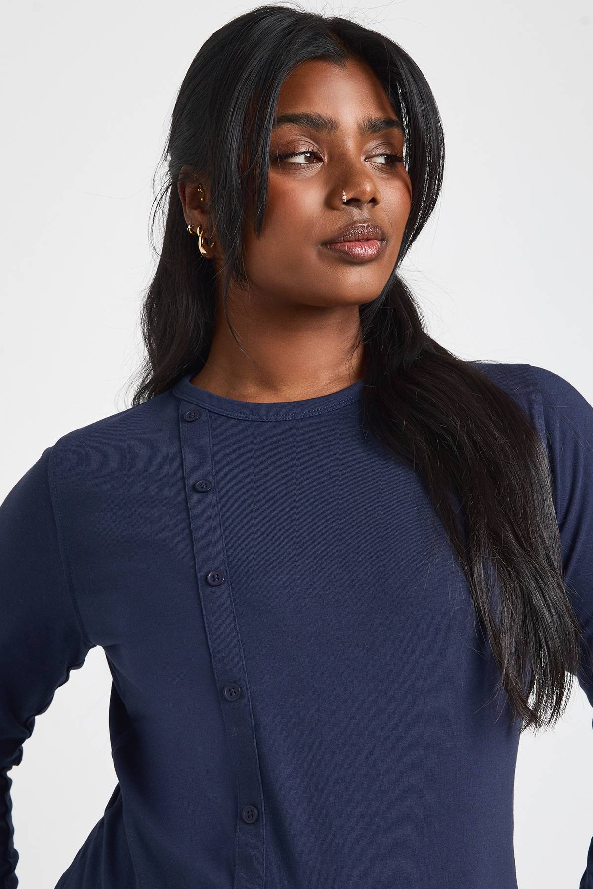 boohoo Haut Grande Taille à Boutonnage Latéral et Manches Longues