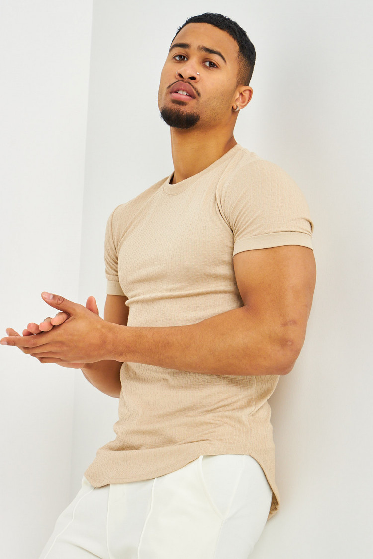 T-shirt motif relief beige manches courtes à revers