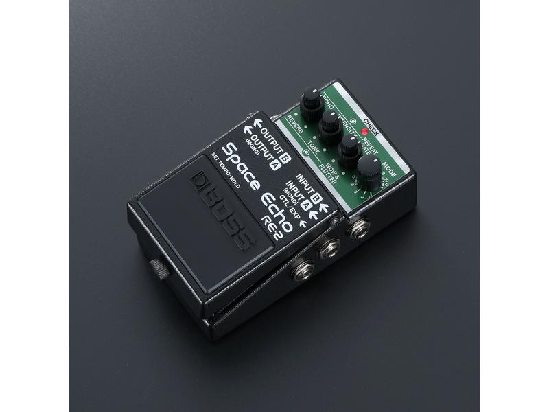 BOSS Pedal RE-2 Space Echo Digitale Nachbildung des legendären RE-201 Space Echo Effektgeräts im Kompaktpedal-Format mit zusätzlichen Funktionen