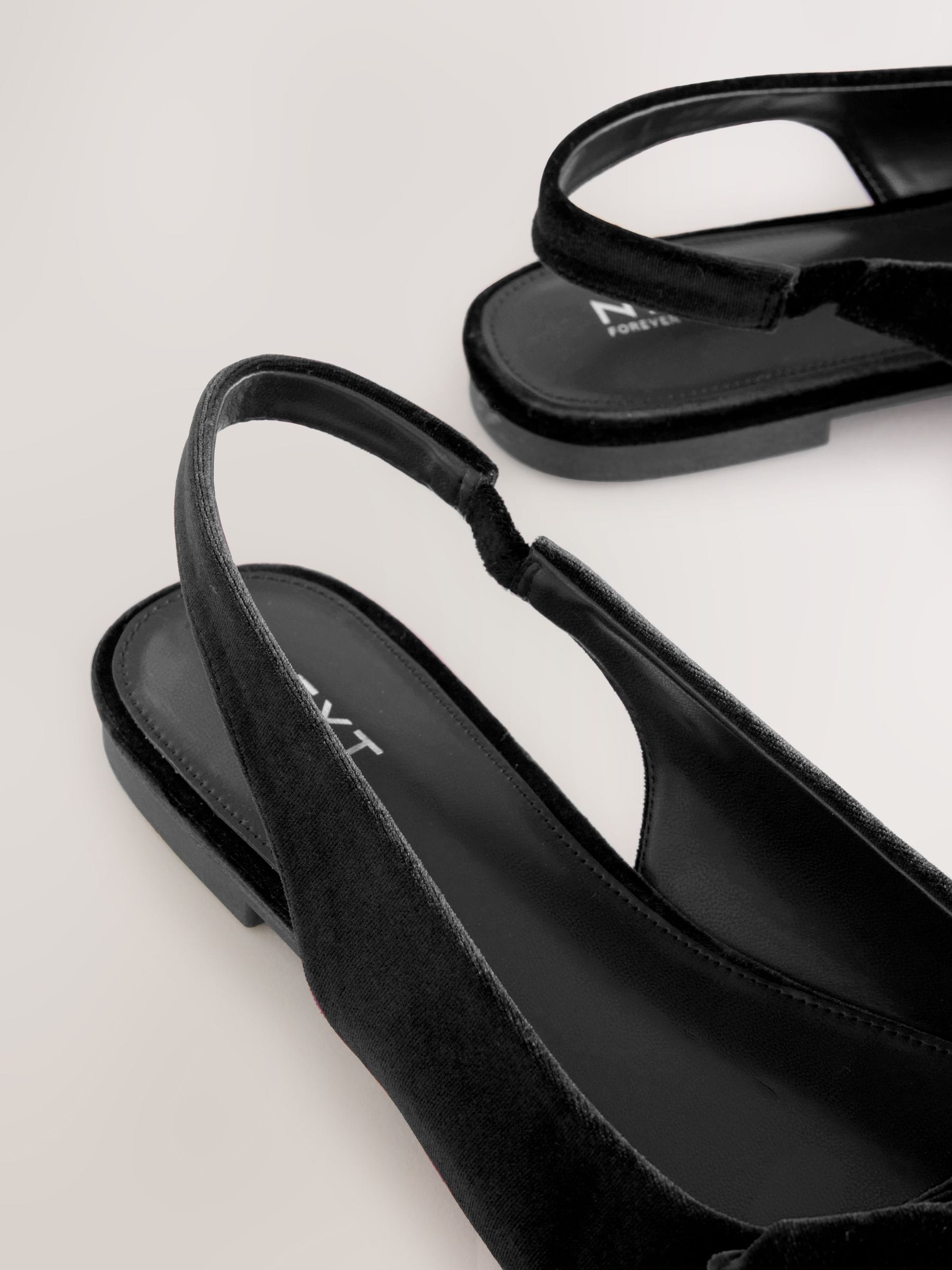 Zwart fluweel - Forever Comfort® ballerina's met strik, spitse neus en hielbandje