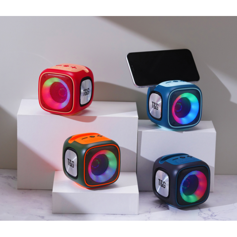 Caixa de som Bluetooth Smartek com iluminação RGB, entrada para cartão TF e rádio FM.