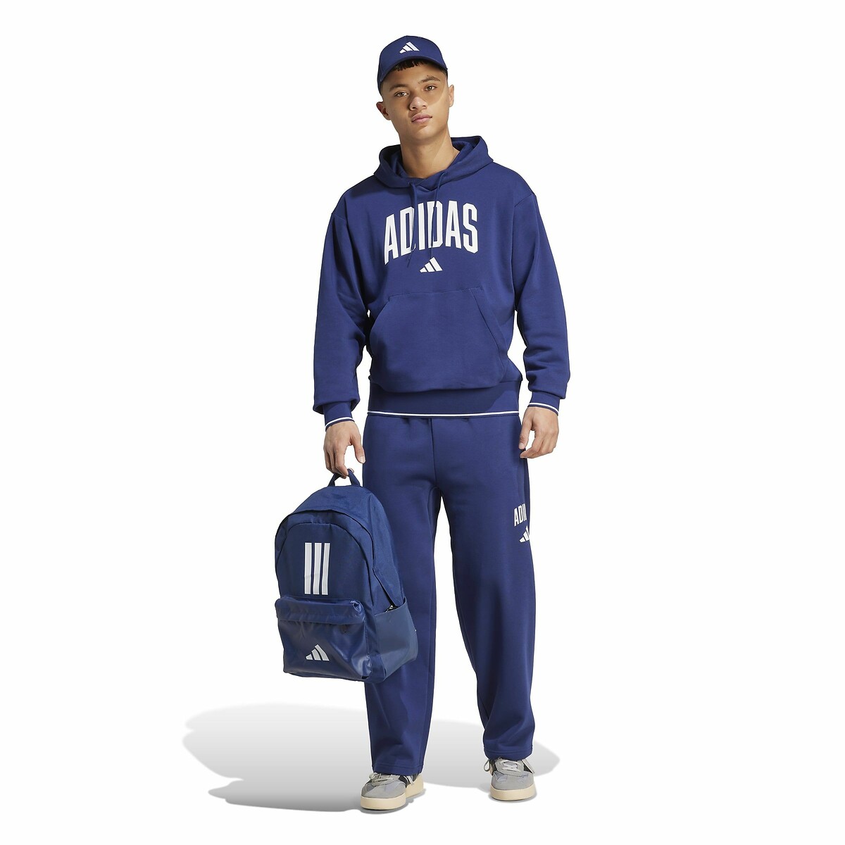 ROUPAS ESPORTIVAS ADIDAS<br>Moletom com capuz para estudantes