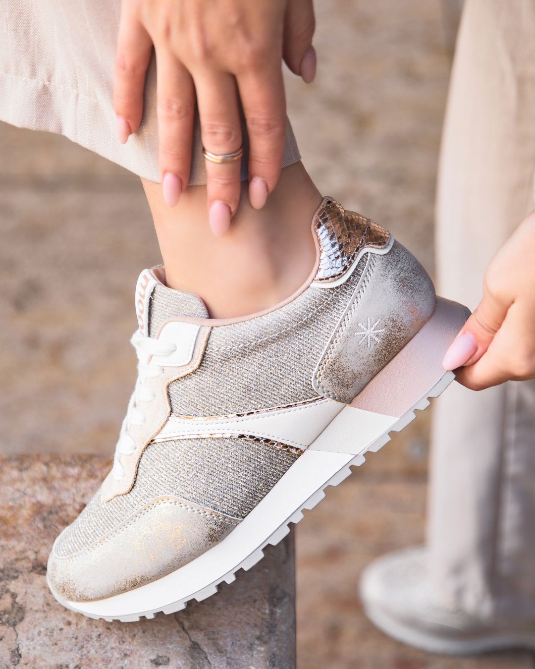 Basket femme dorée et beige à lacets - Gabriella