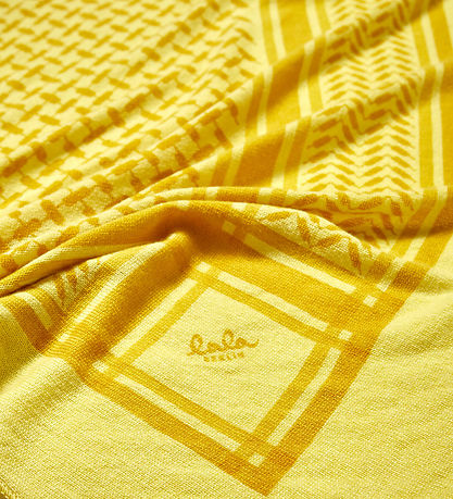 Lala Berlin Schal - Triangle Trinity Classic+ M - Gelb