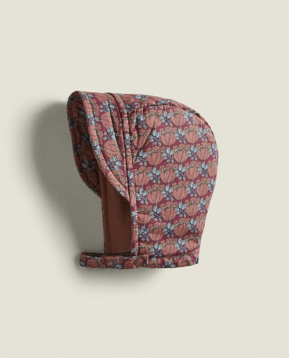 Gorro infantil feito com tecido Liberty