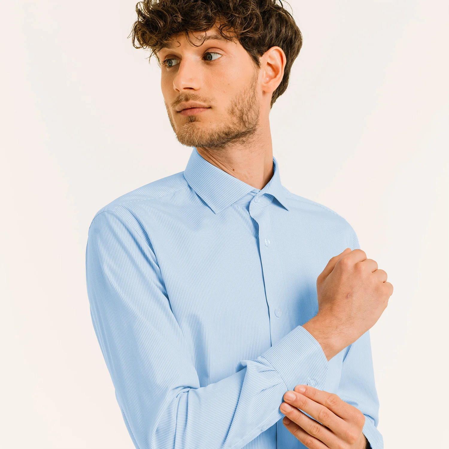 Double-twisted poplin shirt with small sky blue stripes
