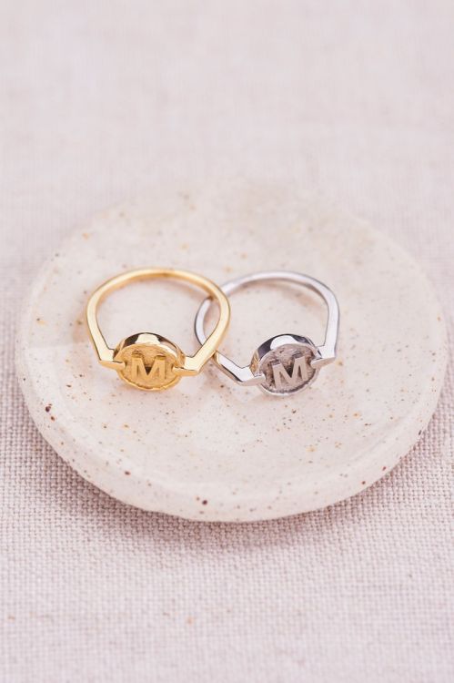 Ring met cirkel & initial