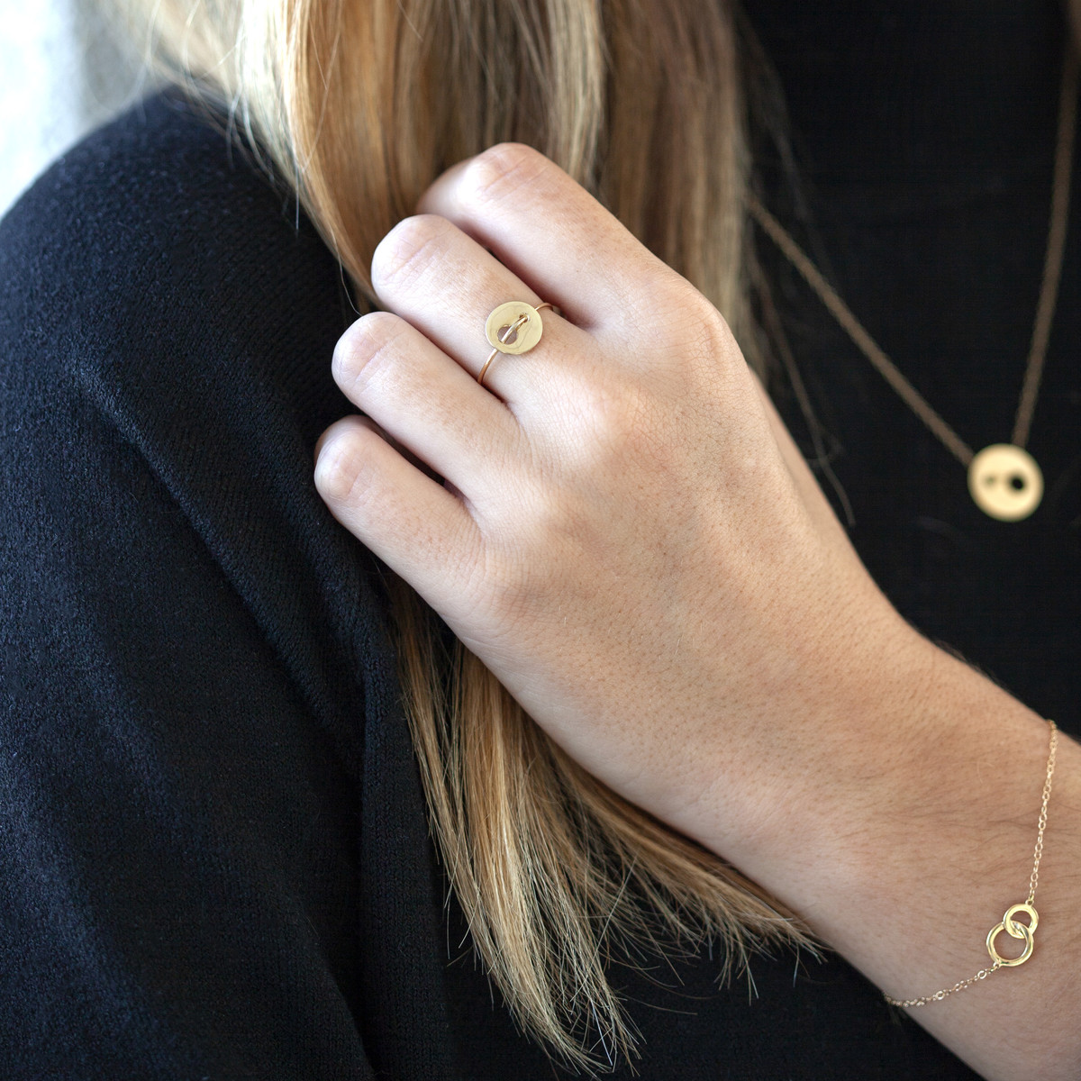 Bague or jaune 750 motif disque