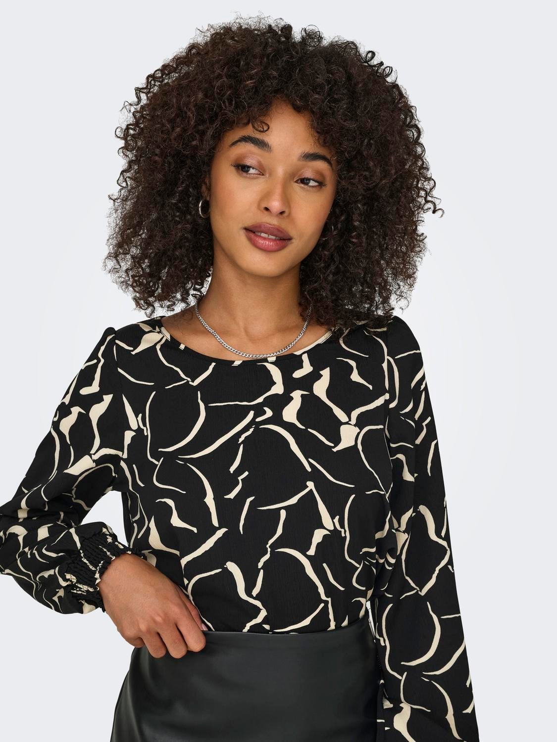 ONLELITE Top Black