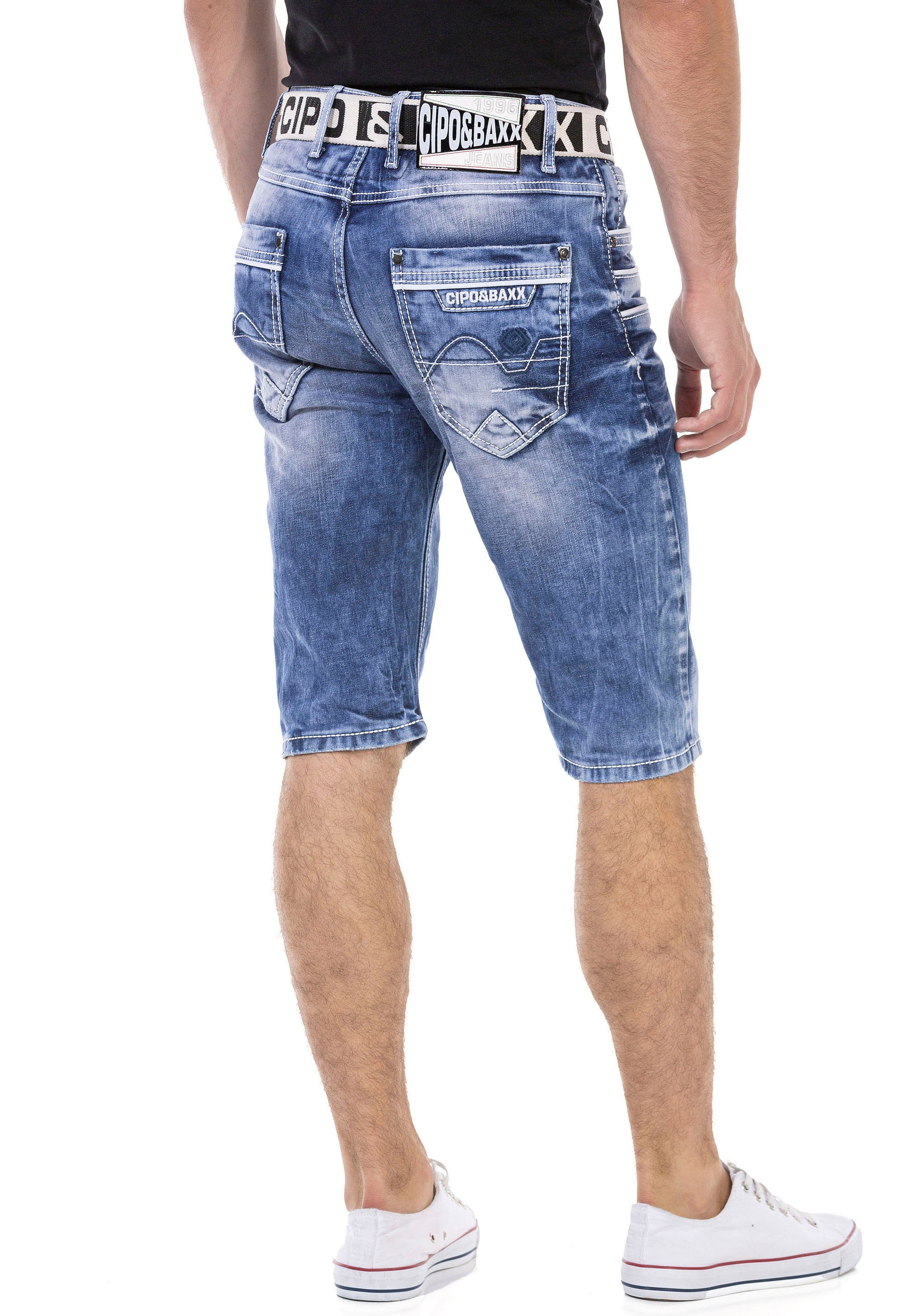 Cipo & Baxx Jeansbermudas in Denim und mit markanten Taschen