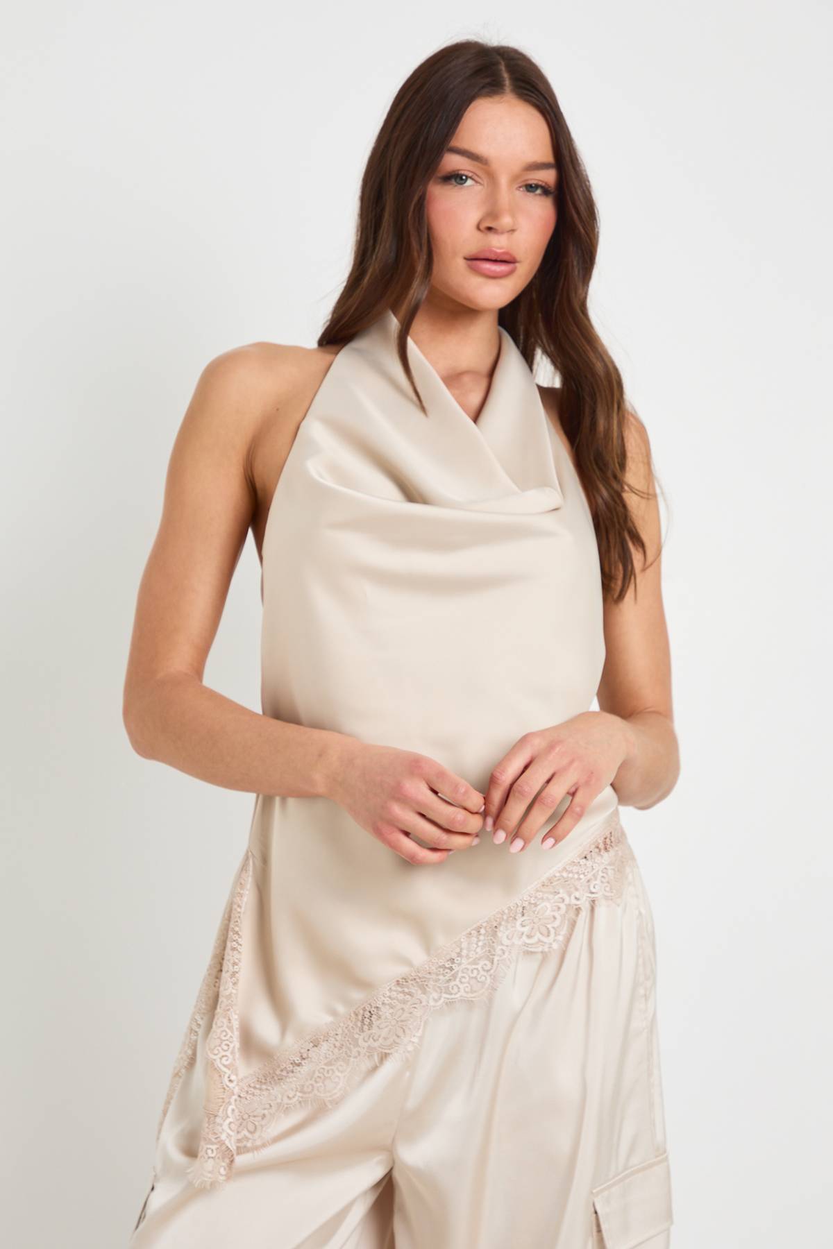 boohoo Haut Col Bénitier À Ourlet En Dentelle