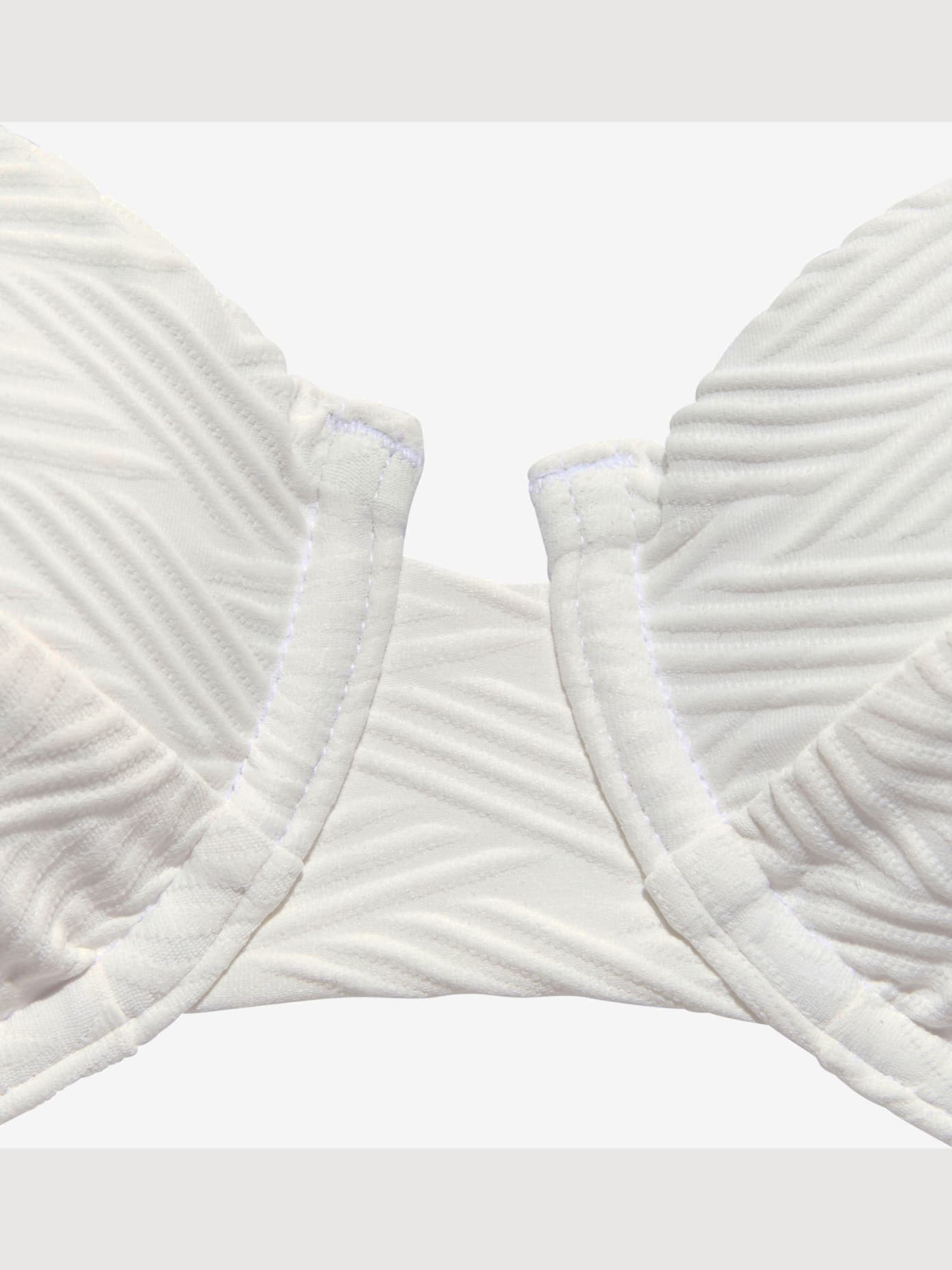 Haut de maillot de bain à armatures matière structurée aux couleurs tendances