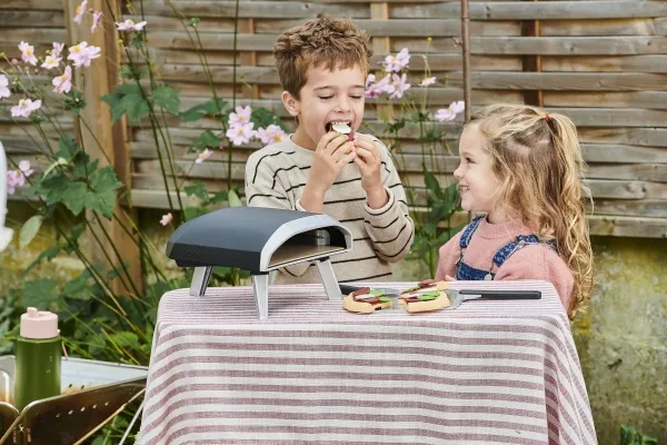 Casdon Ooni toy pizza oven, children's household appliance
