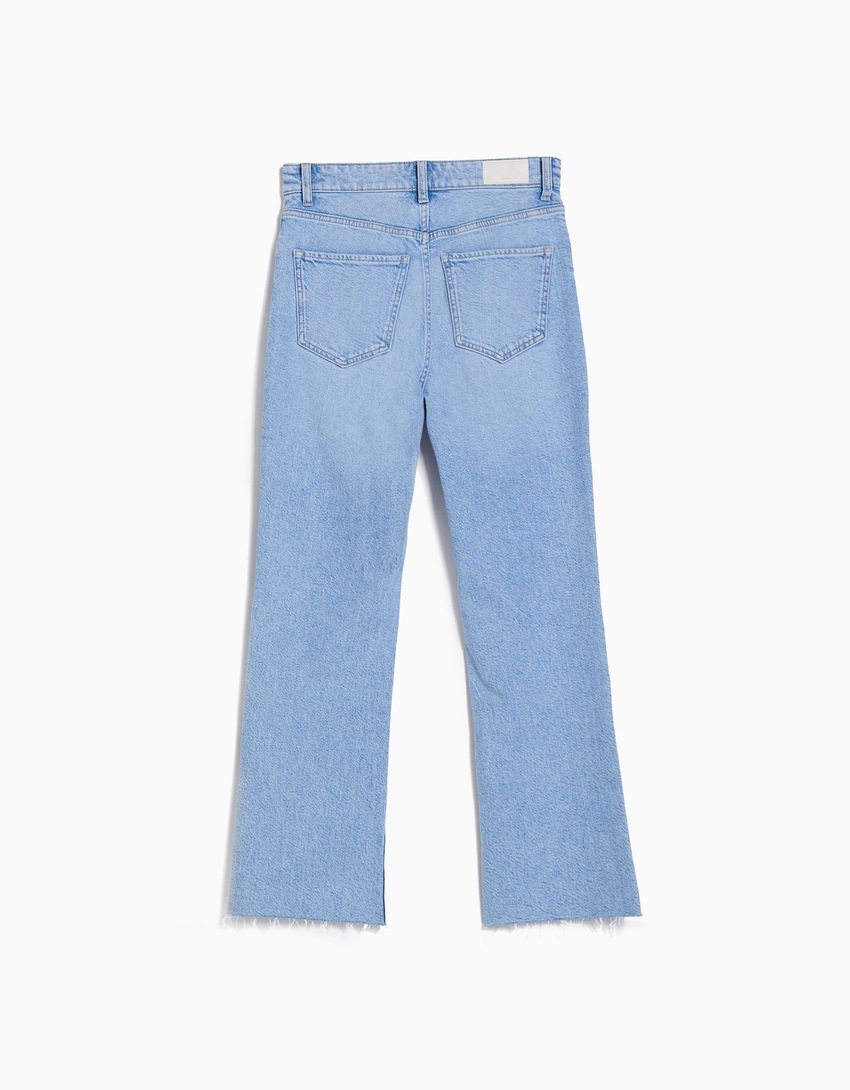 Calça jeans cropped boca de sino