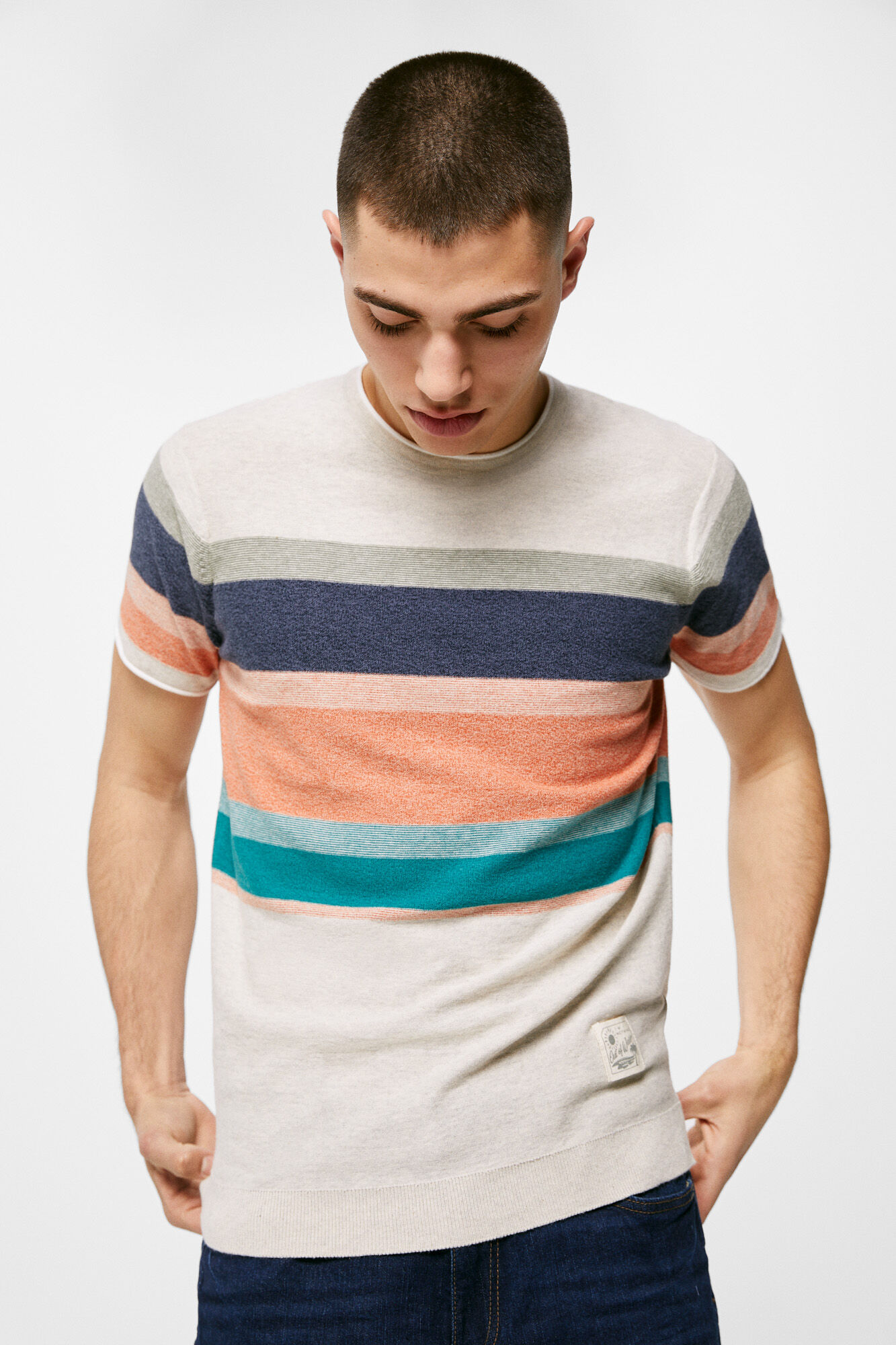 Camiseta de malha trançada com várias listras - cinza claro