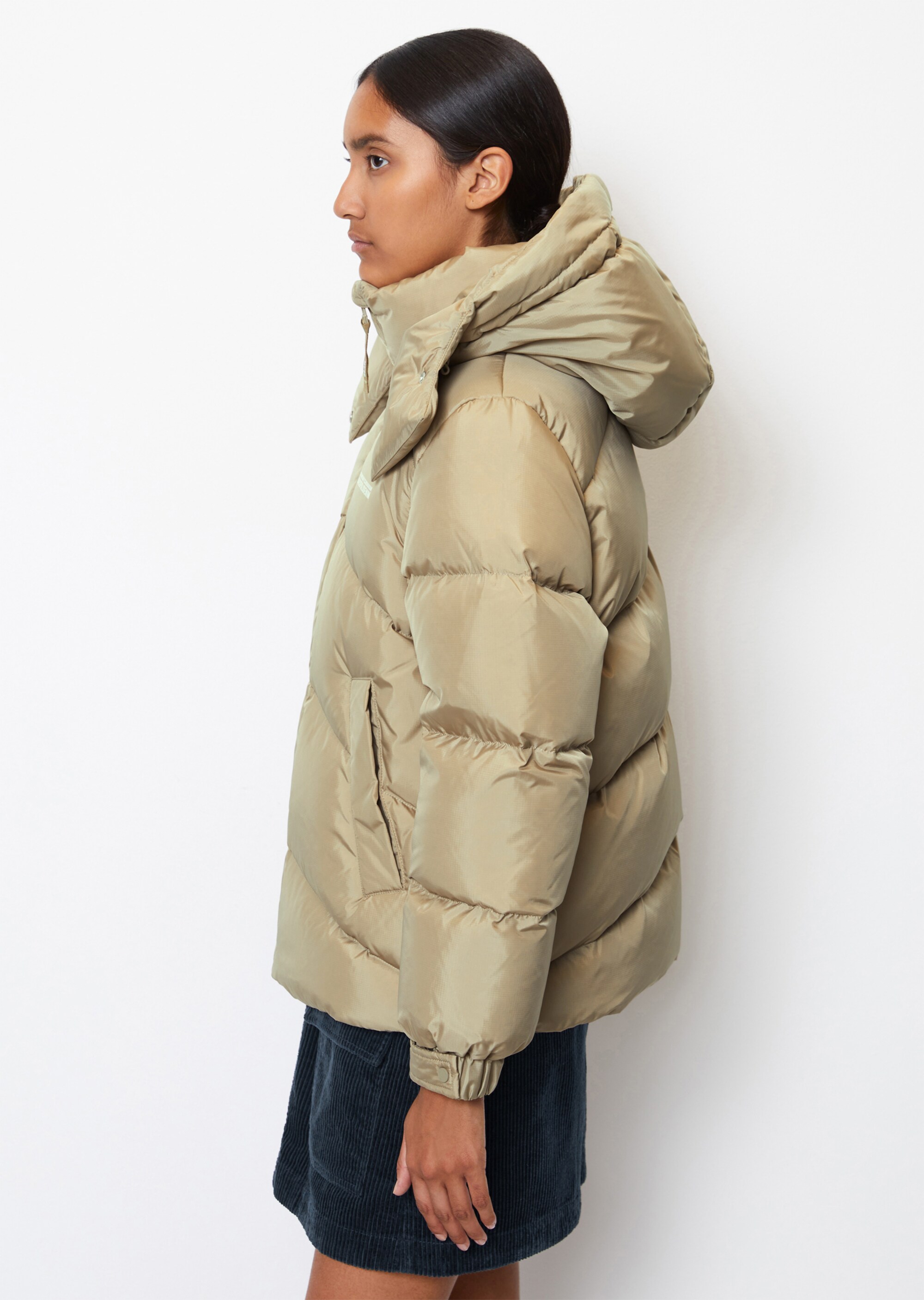 Daunen-Pufferjacke mit abnehmbarer Kapuzeaus wasserabweisendem Ripstop