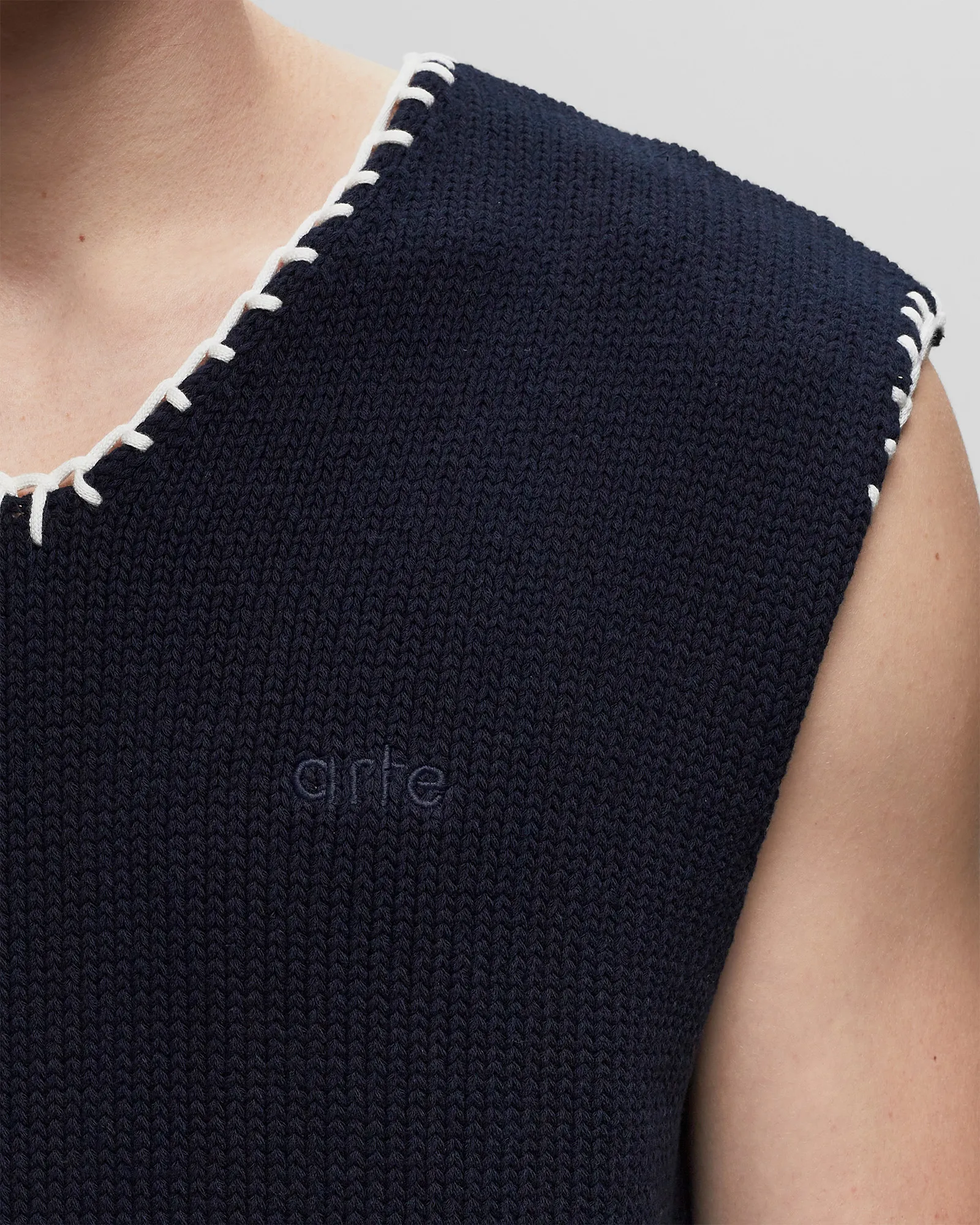 Arte Antwerp Baseball Stitch hem knit Vest